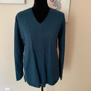Old Navy maternity V-neck knit sweater